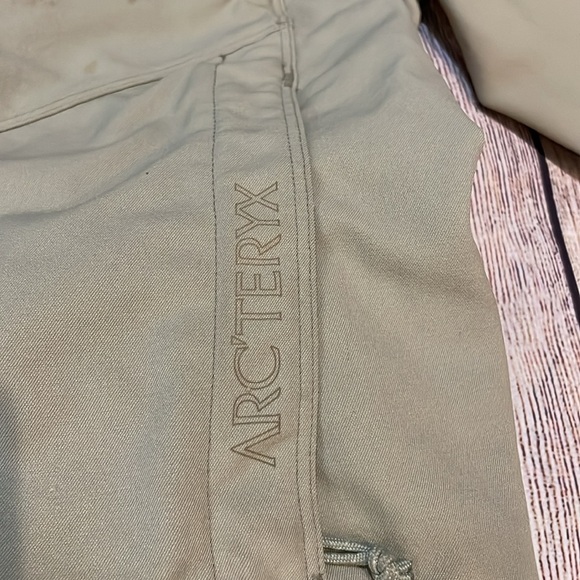 Arc’teryx utility jacket Taupe Soft shell Womens S Outdoors Zippered pockets - Picture 6 of 16